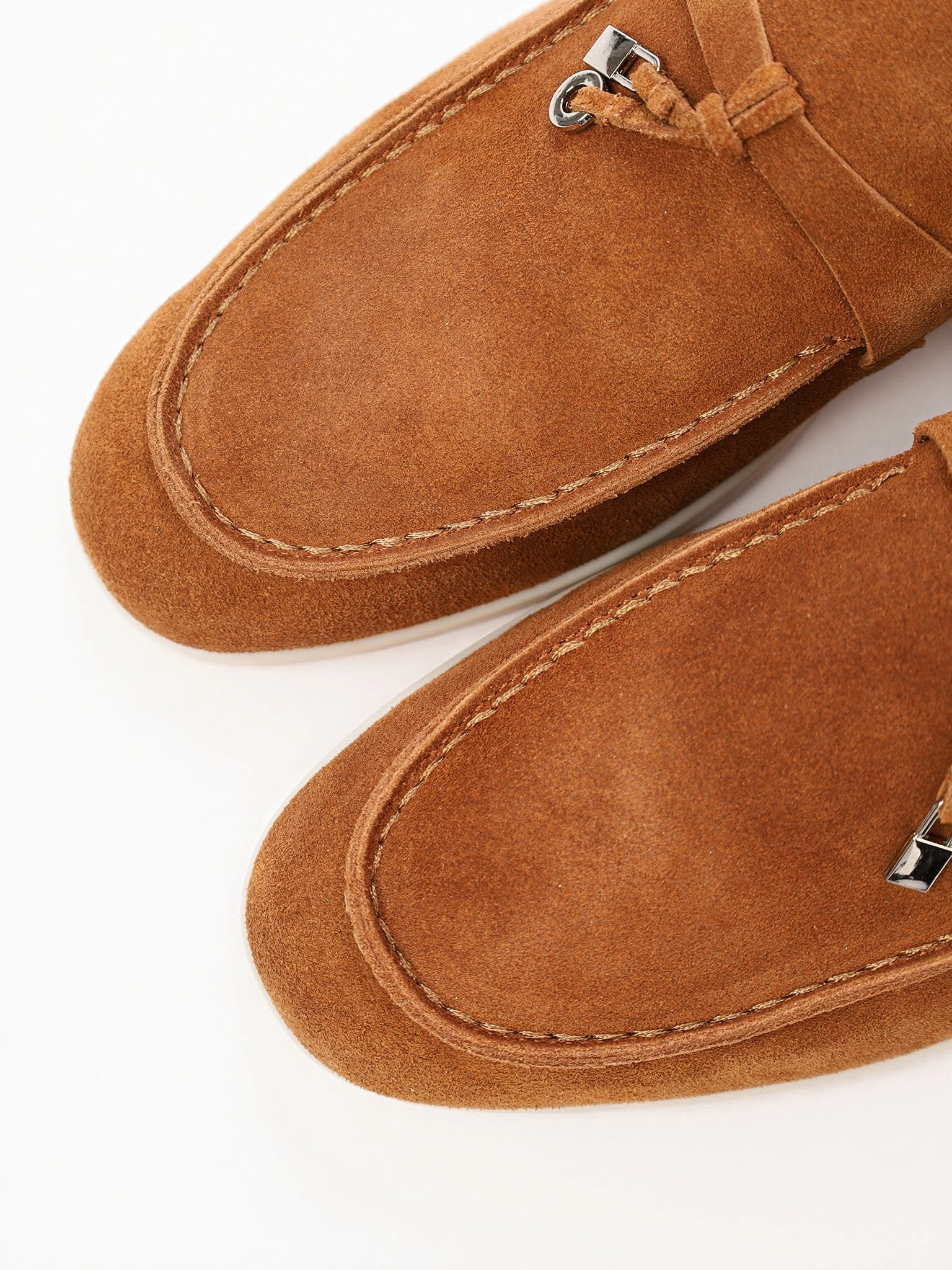 Туфли-лоферы  светло-коричневого цвета на низкой подошве